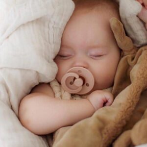 Bibs čiulptukai - saldžiai miegantis kūdikis