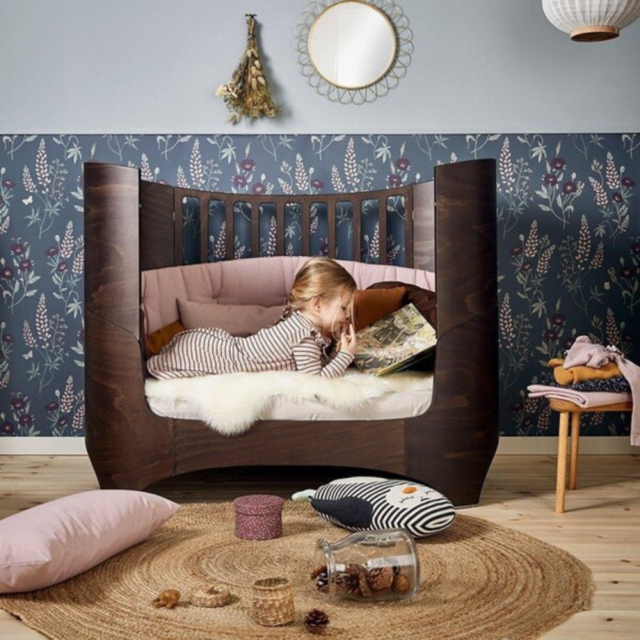 LEANDER Classic kūdikio - jaunuolio lova 0-7 m. Walnut