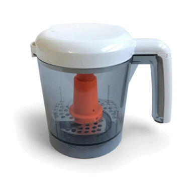 Baby Brezza One Step Deluxe indas su baltu dangčiu ir oranžiniu peiliuko priedu viduje