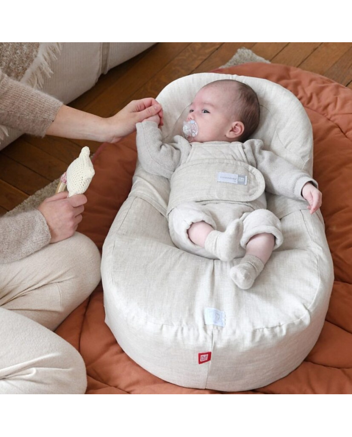 Naujagimis ilsisi BEABA Cocoonababy gultuke su prilaikančiu diržu