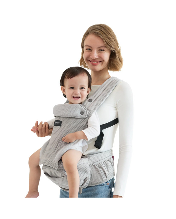 Mama su pilka Momcozy Move2Fit nešiokle neša mažylį ant klubų sėdynės